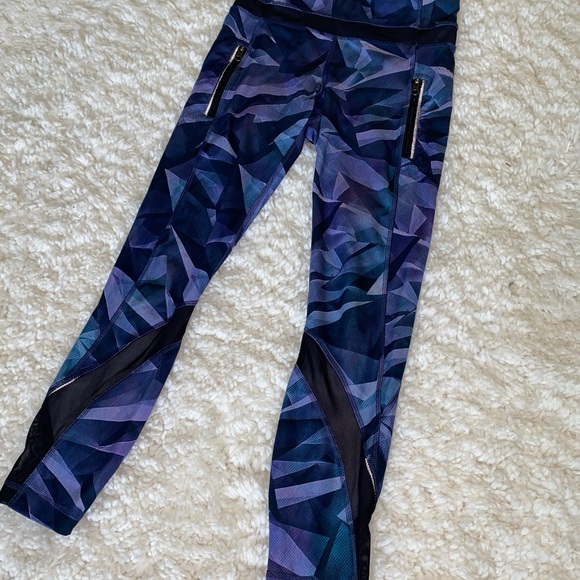 Lululemon Leggings with Zipper Pockets - Picture 3 of 6
